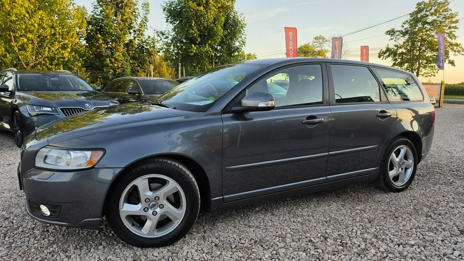 VOLVO V50 -