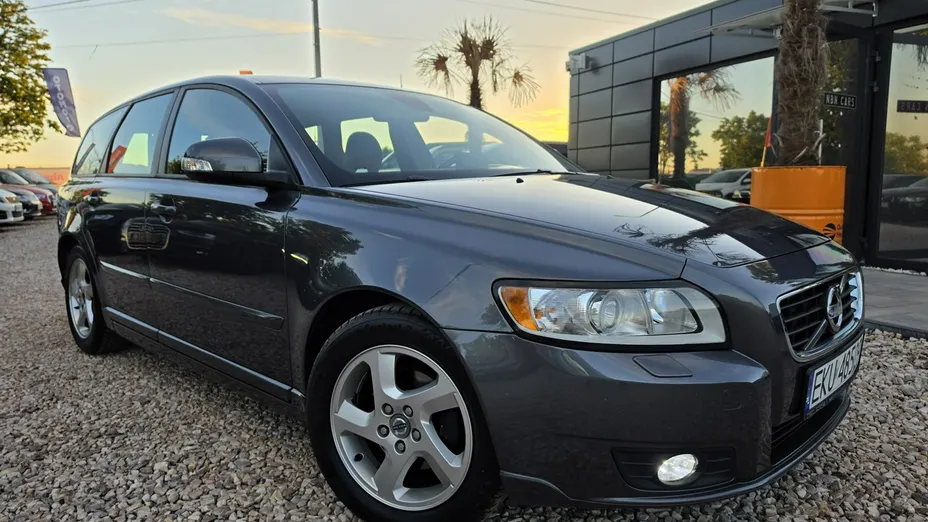 VOLVO V50 -