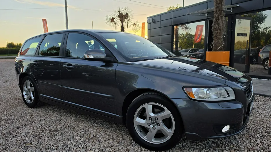 VOLVO V50 -