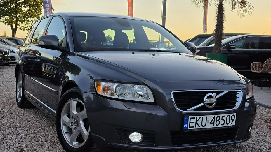VOLVO V50 -