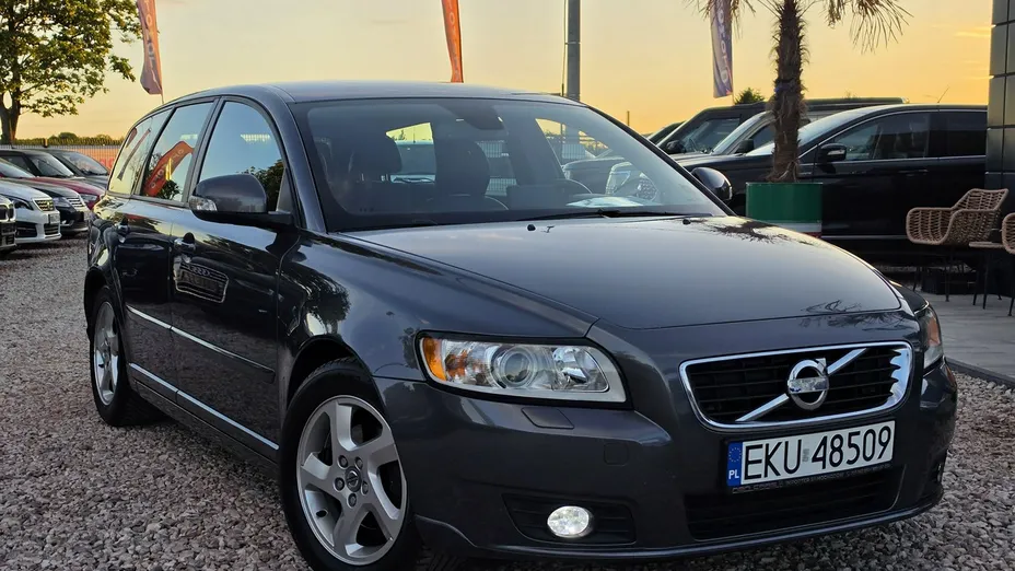 VOLVO V50 -