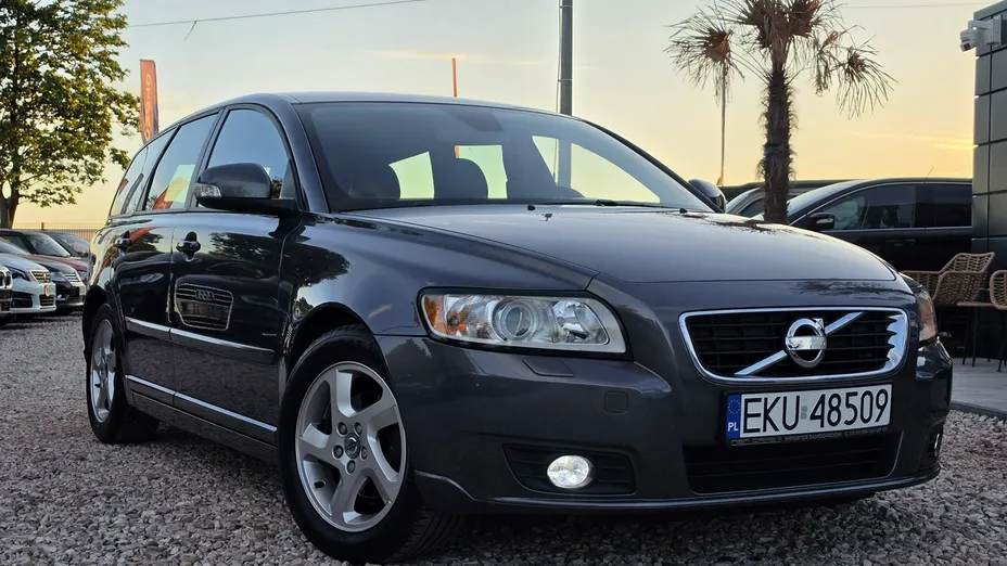 VOLVO V50 -