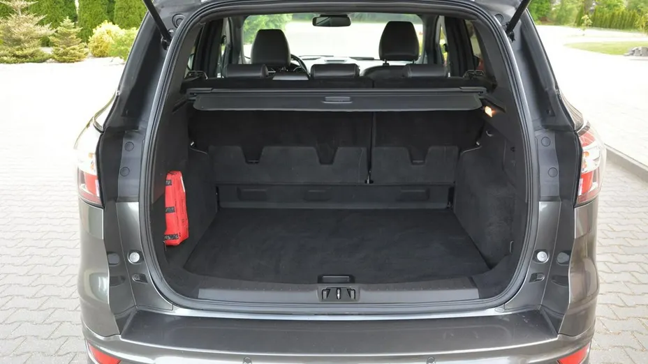 FORD Kuga -