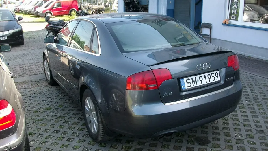 AUDI A4 -