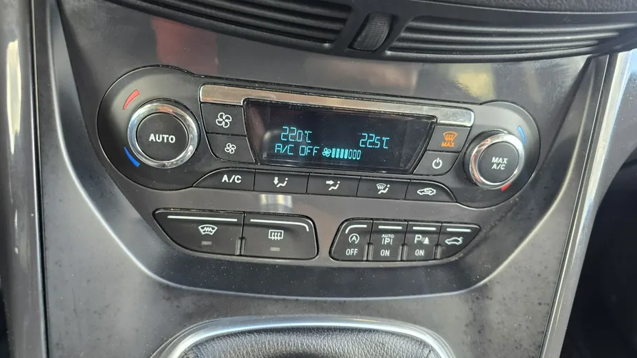FORD Kuga -