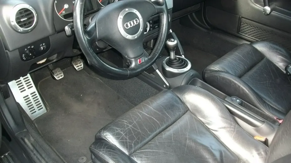 AUDI TT -
