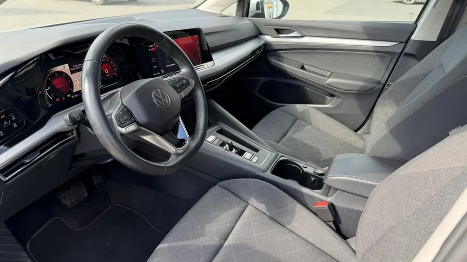 VOLKSWAGEN Golf -