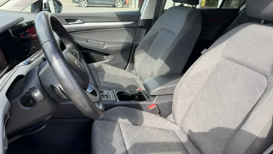 VOLKSWAGEN Golf -