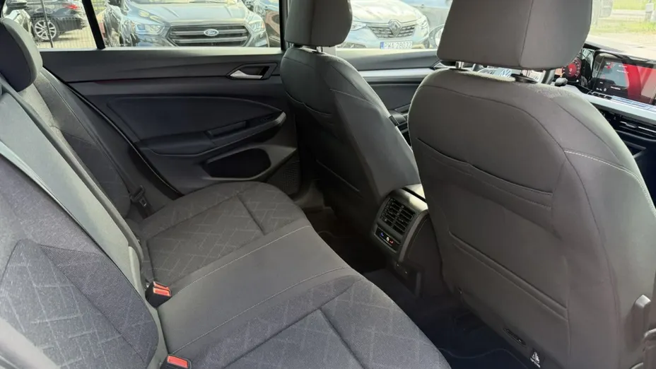 VOLKSWAGEN Golf -