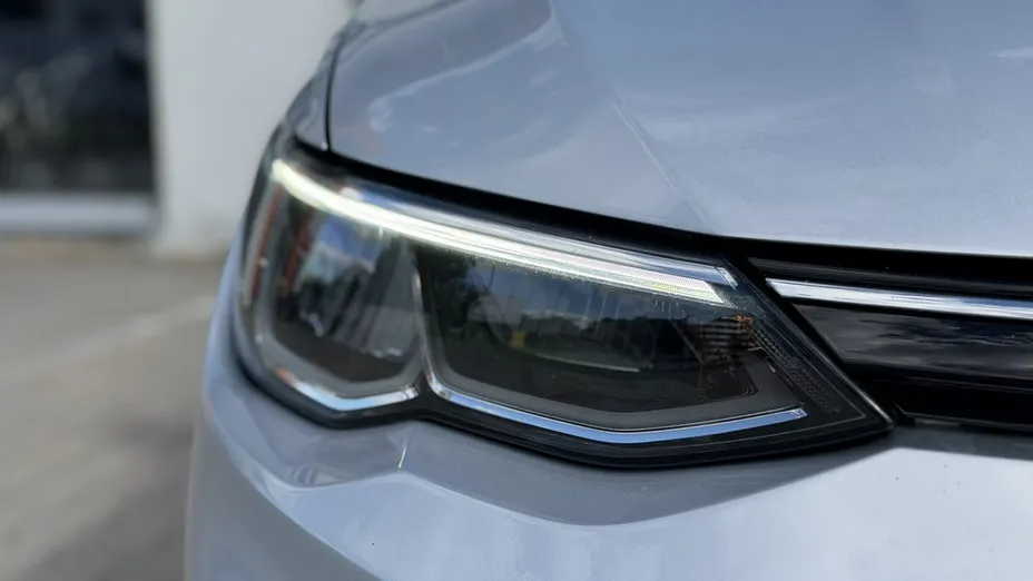 VOLKSWAGEN Golf -