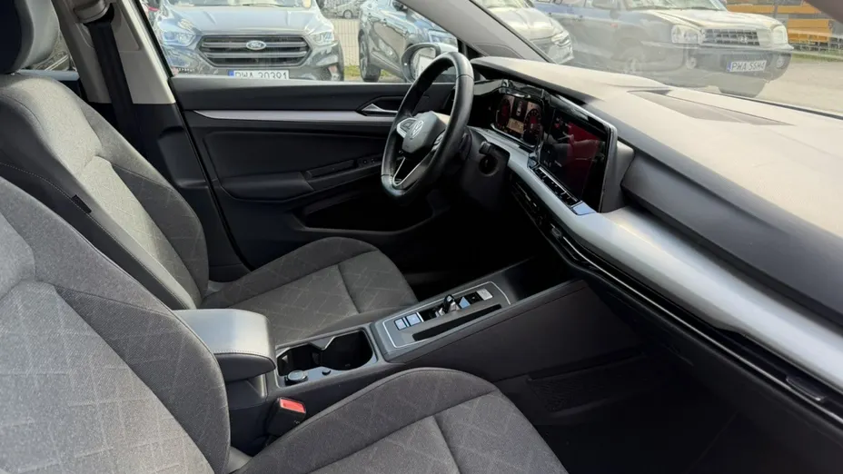 VOLKSWAGEN Golf -