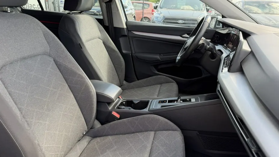 VOLKSWAGEN Golf -