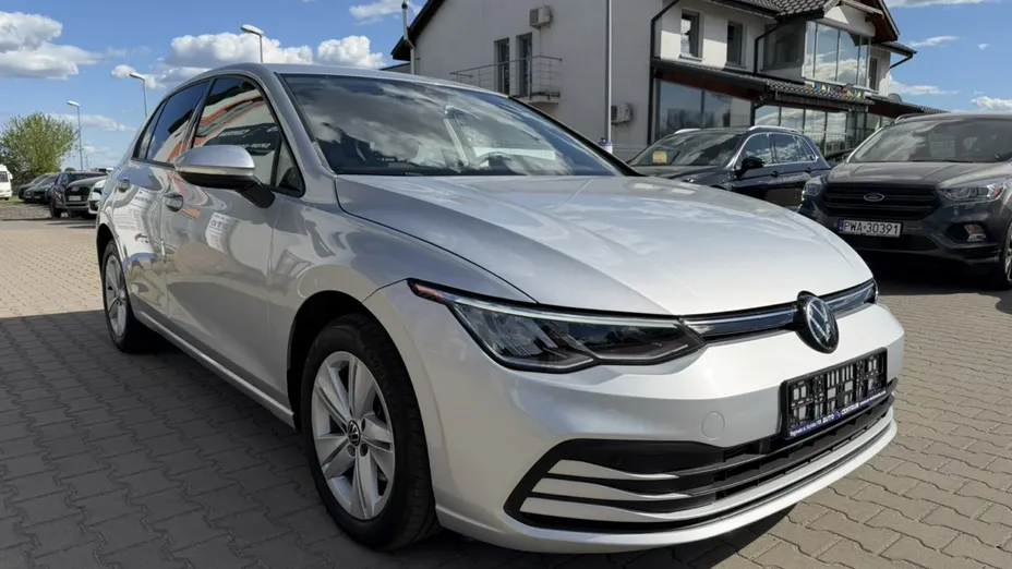 VOLKSWAGEN Golf -