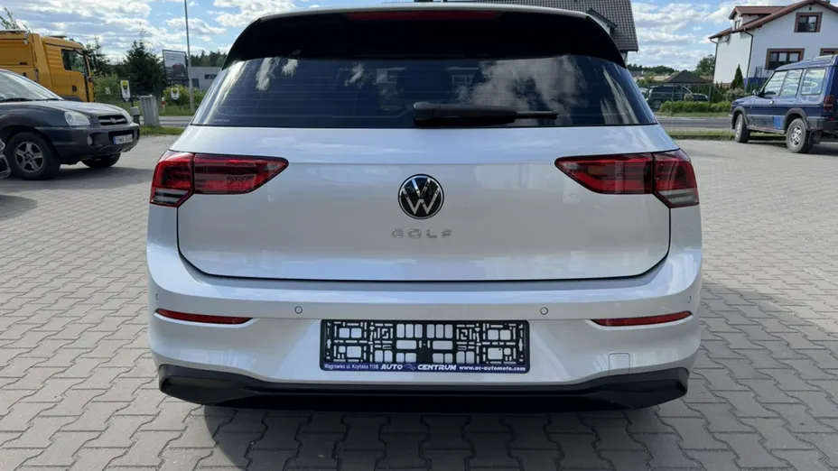VOLKSWAGEN Golf -