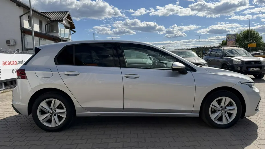 VOLKSWAGEN Golf -