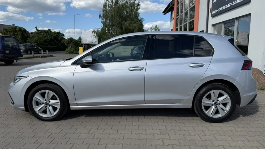 VOLKSWAGEN Golf -