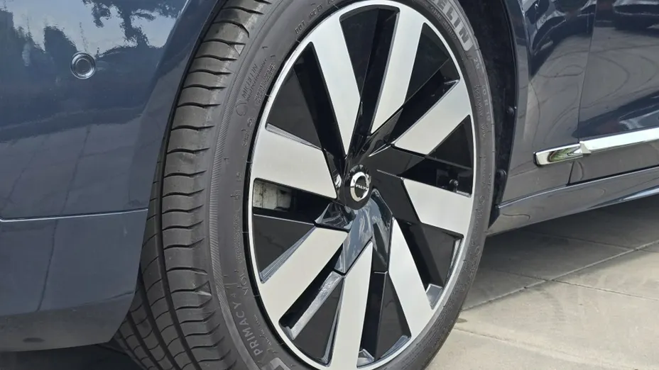 VOLVO V90 -