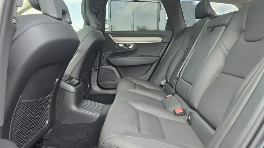 VOLVO V90 -