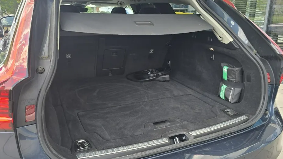 VOLVO V90 -
