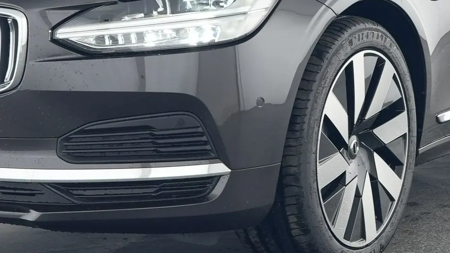 VOLVO V90 -