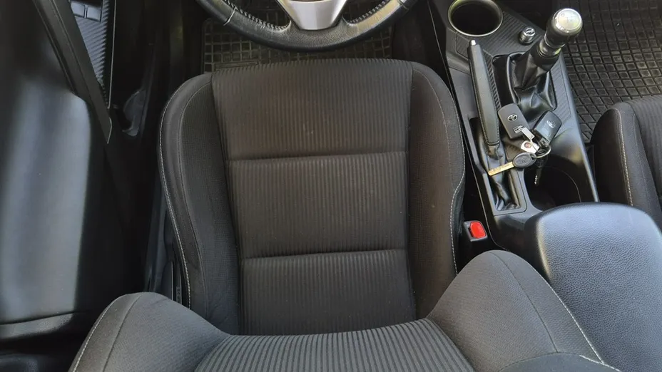 TOYOTA RAV4 -