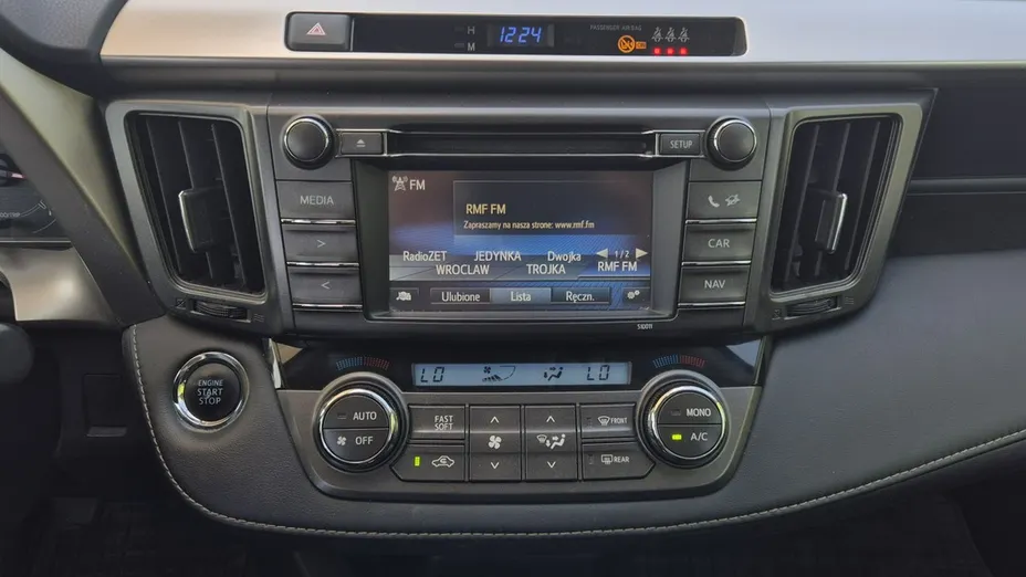 TOYOTA RAV4 -