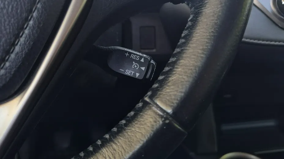 TOYOTA RAV4 -
