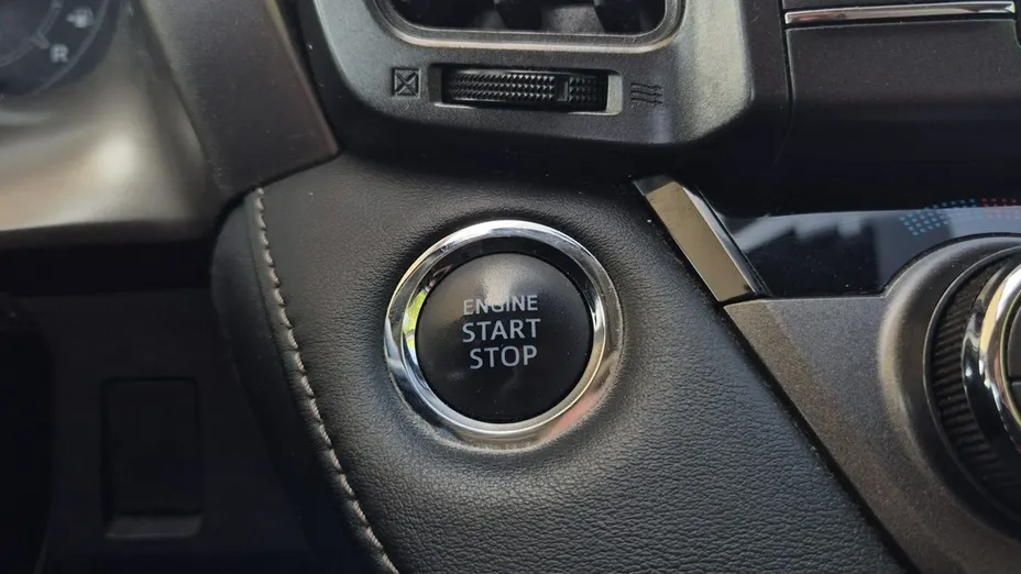 TOYOTA RAV4 -