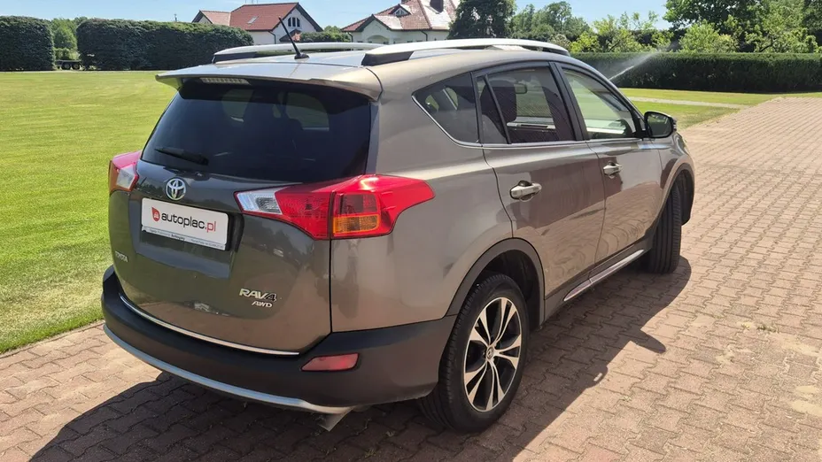 TOYOTA RAV4 -