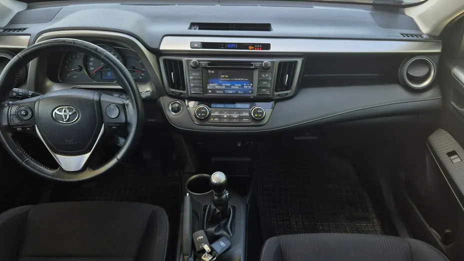 TOYOTA RAV4 -