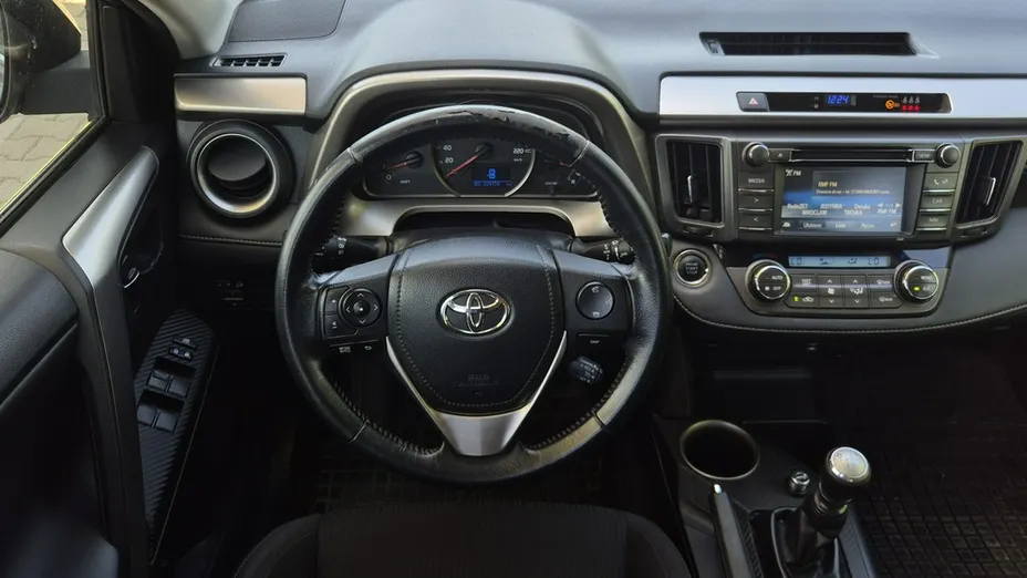 TOYOTA RAV4 -