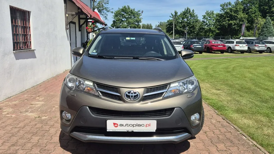 TOYOTA RAV4 -
