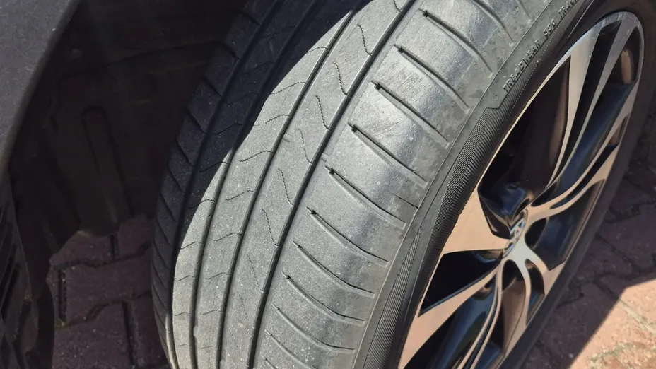 TOYOTA RAV4 -