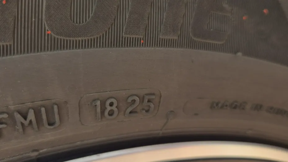 TOYOTA RAV4 -