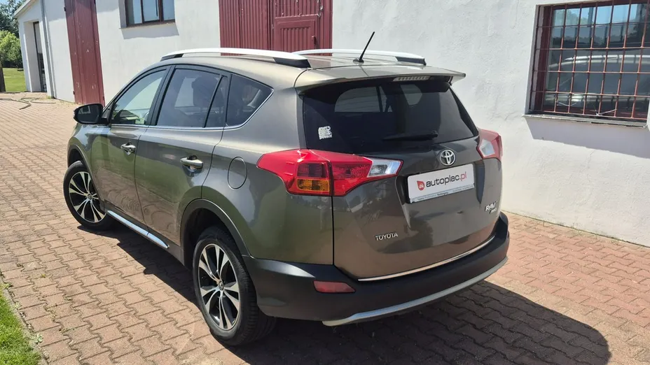 TOYOTA RAV4 -