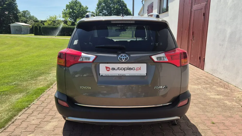 TOYOTA RAV4 -
