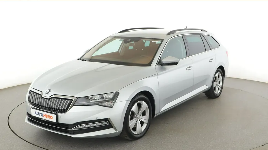 SKODA Superb -