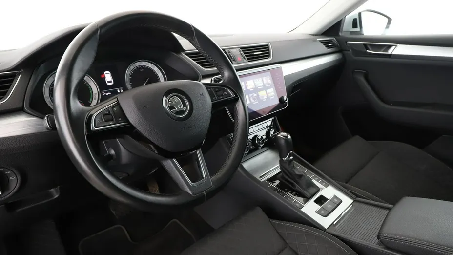 SKODA Superb -