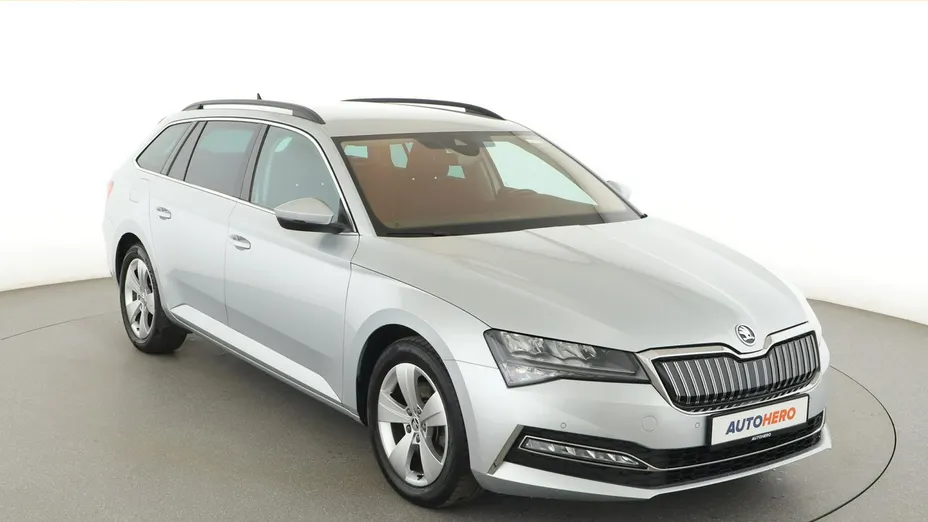SKODA Superb -