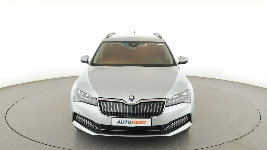 SKODA Superb -