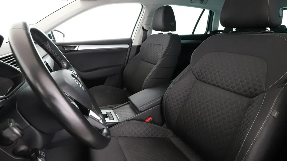 SKODA Superb -