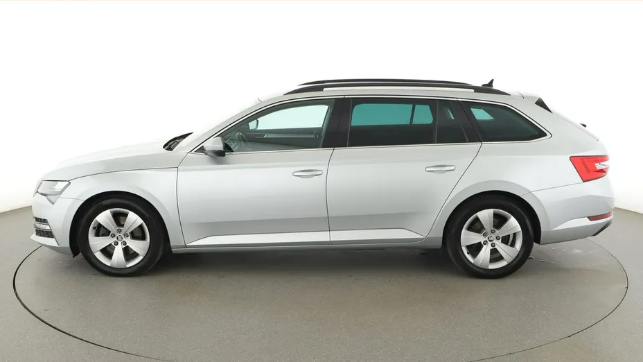 SKODA Superb -