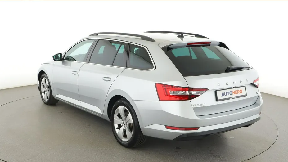 SKODA Superb -