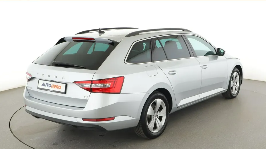 SKODA Superb -