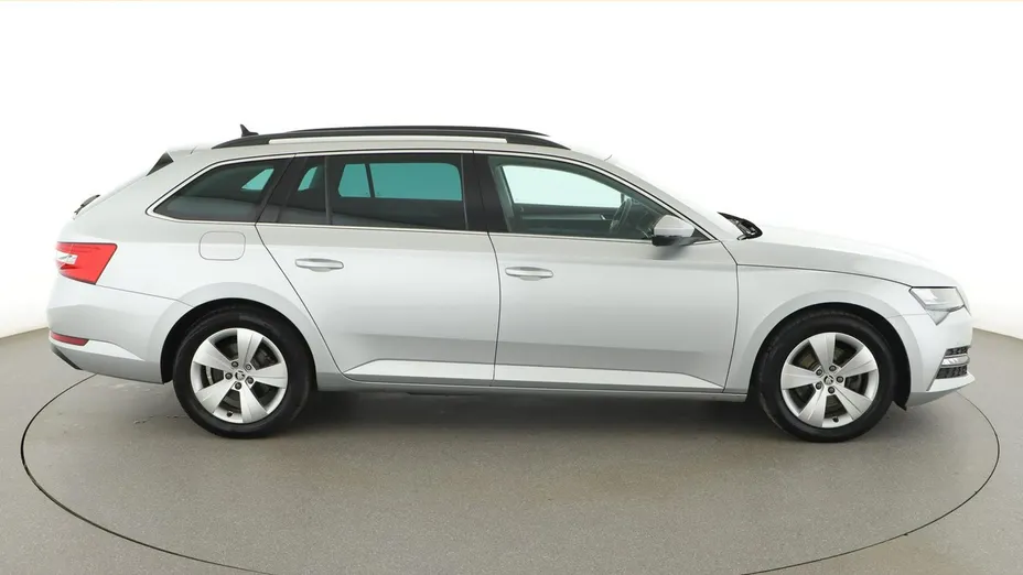 SKODA Superb -