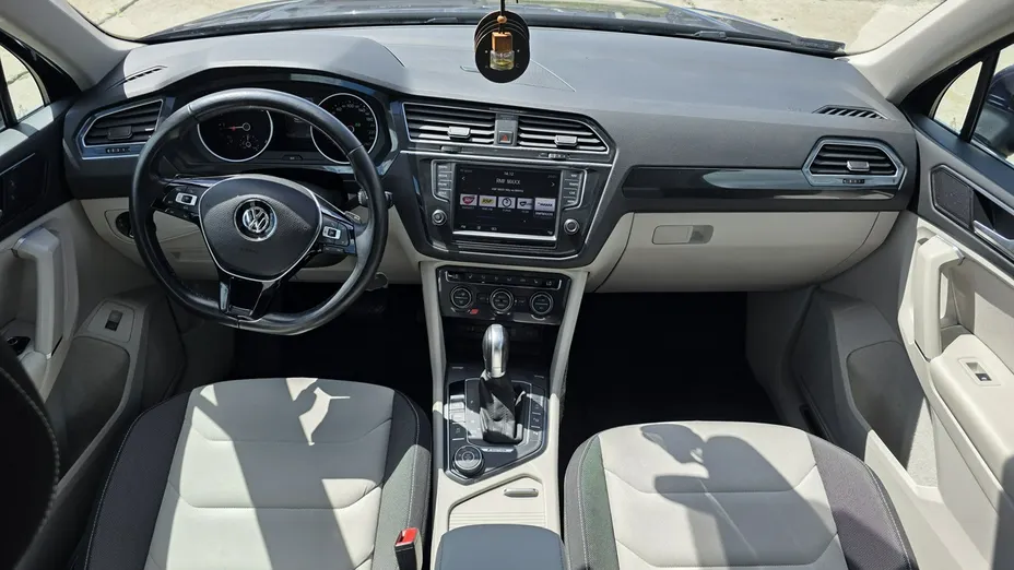 VOLKSWAGEN Tiguan -