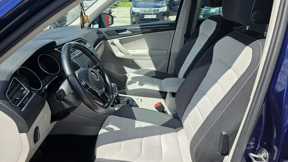 VOLKSWAGEN Tiguan -