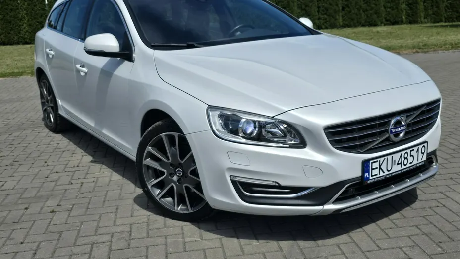 VOLVO V60 -