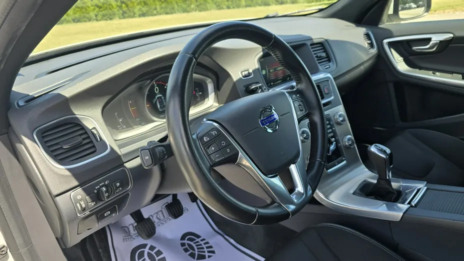 VOLVO V60 -