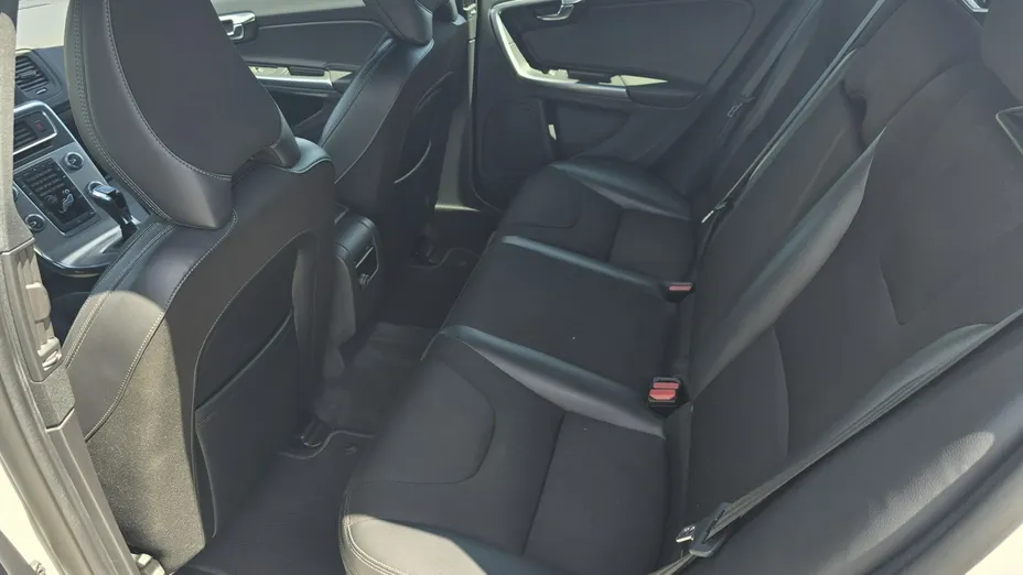 VOLVO V60 -